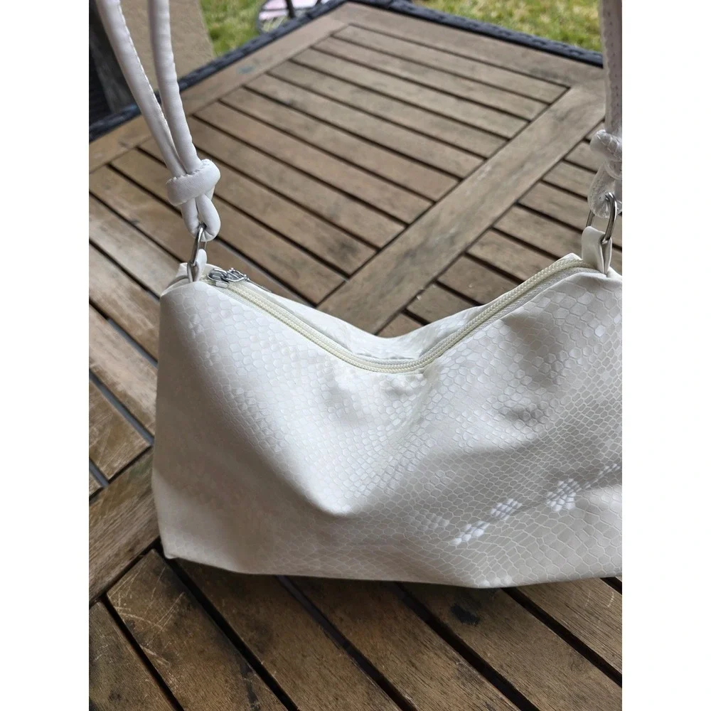 un brand white faux
